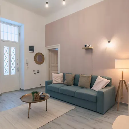 Stylish Flat With Projector Close To Danube Appartement
