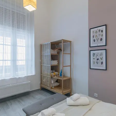 Stylish Flat With Projector Close To Danube Appartement Boedapest