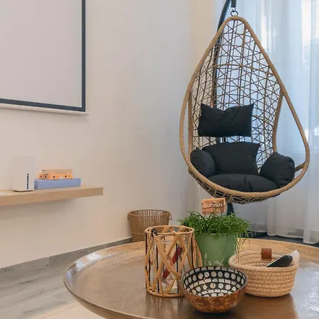 Stylish Flat With Projector Close To Danube Appartement